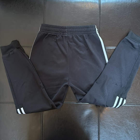 Adidas jogger - Picture 14 of 16